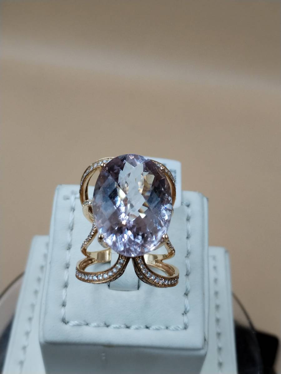 خاتم الماس. مع حجر الكونزايت