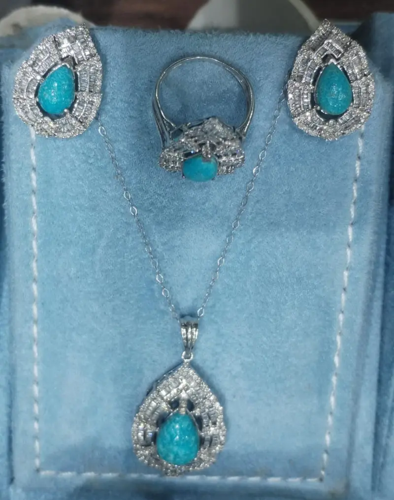 نص طقم الماس مع احجار الفيروز