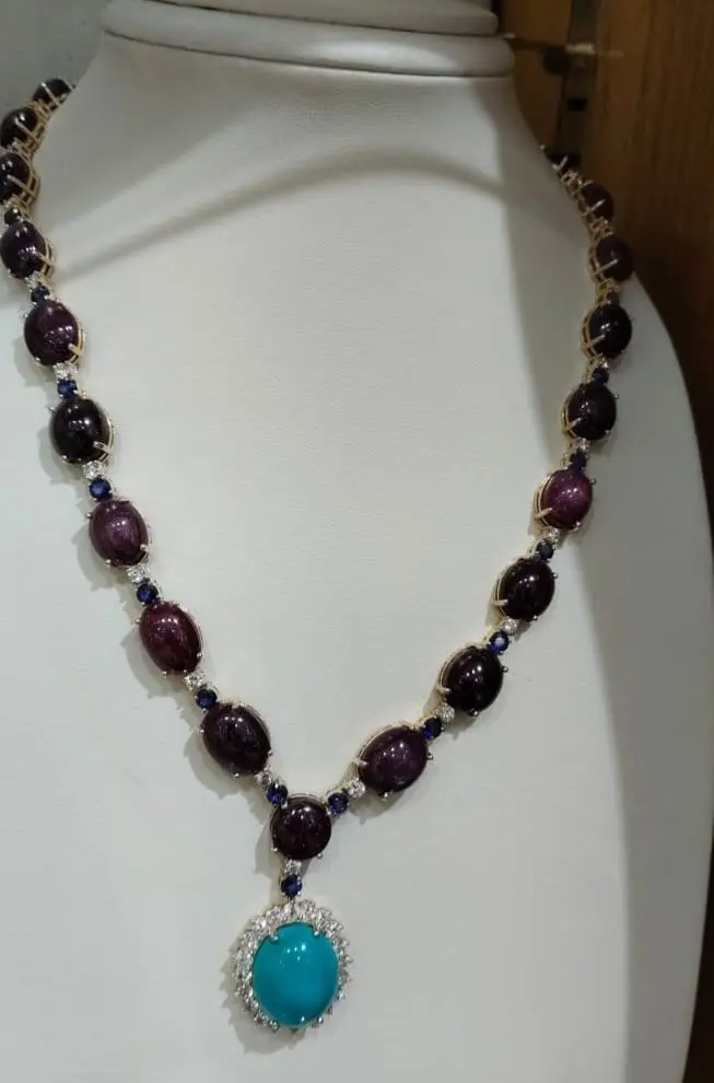 عقد الماس مع حجر الياقوت الطبيعي مرصع بالالماس وحجر الزفير