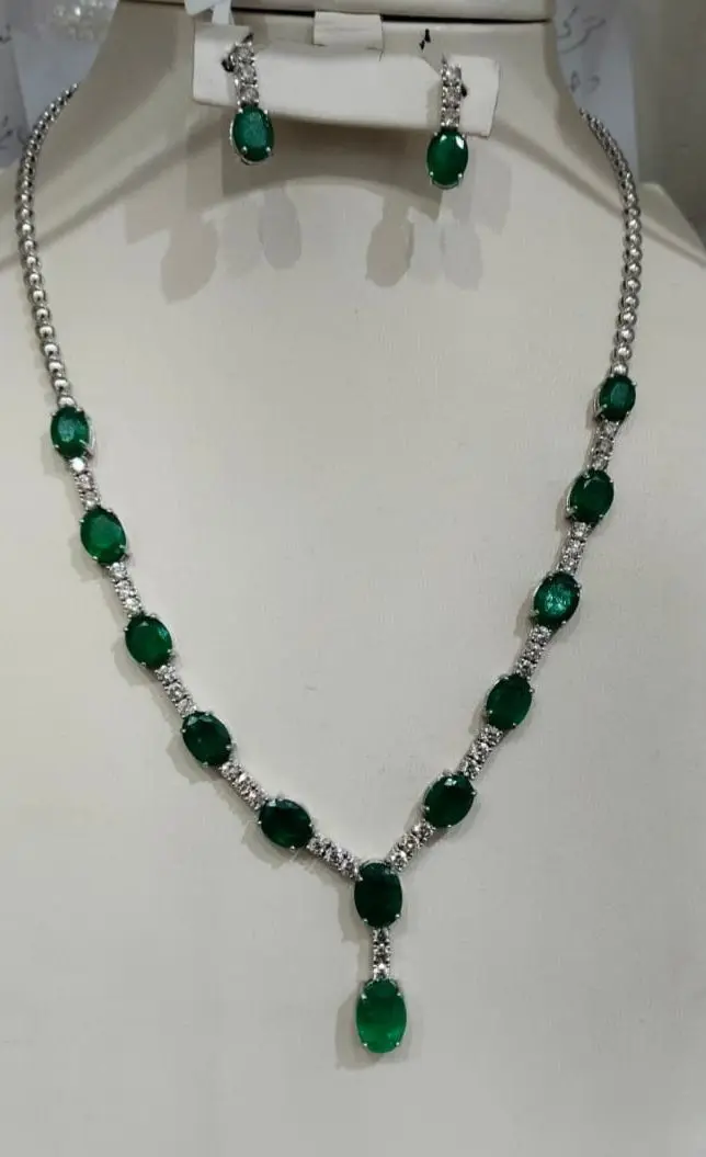 عقد زمرد طبيعي  مع حجر الالماس السلتير