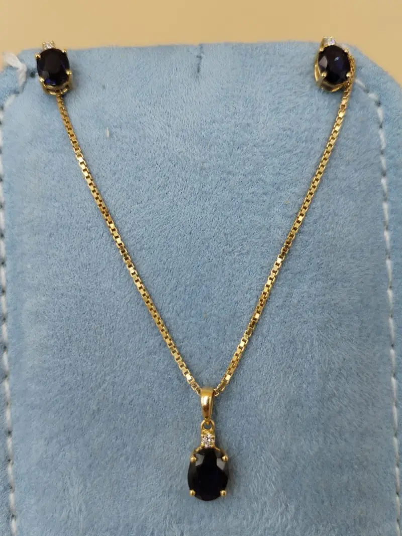 حلق وتعليقه الماس مع حجر ازرق