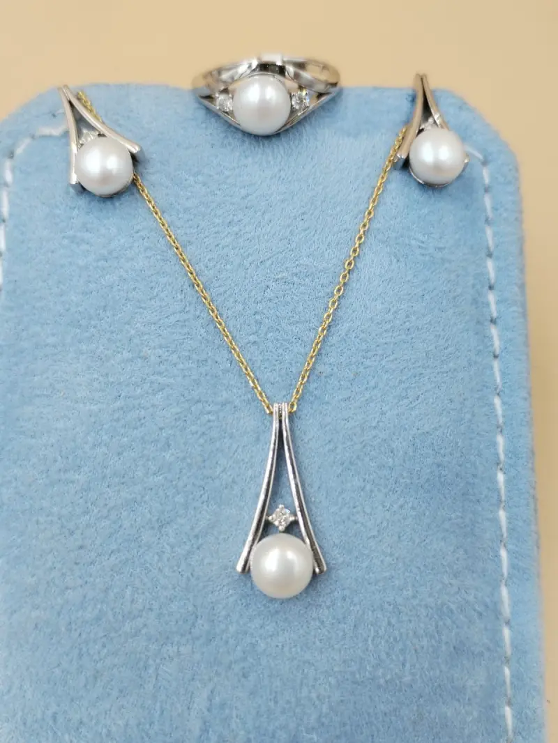 نص طقم الماس مع اللولو الطبيعي الزراعي