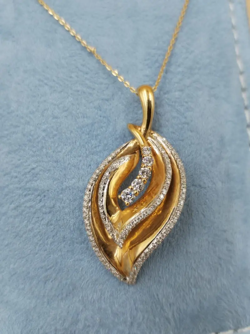 تعليقه الماس مع الروز جولد