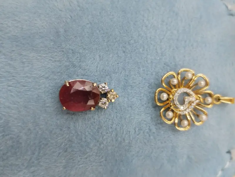 تعاليق مع احجار كريمه ولولو