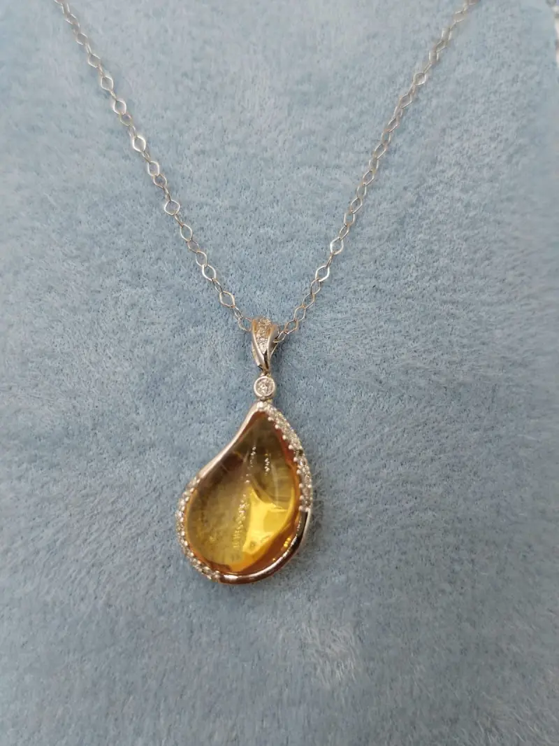 تعليقه الماس مع حجر السترين