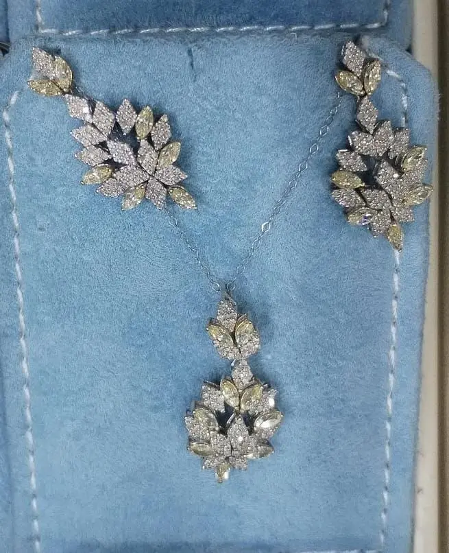 حلق وتعليقه الماس مع حجر الفانسي