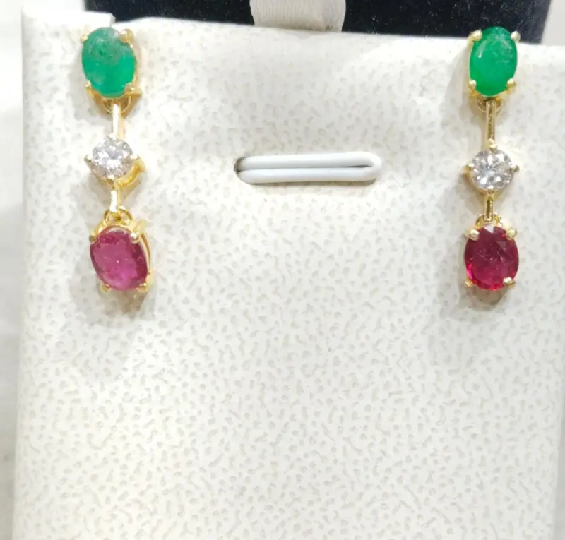 حلق الماس مع احجار كريمه