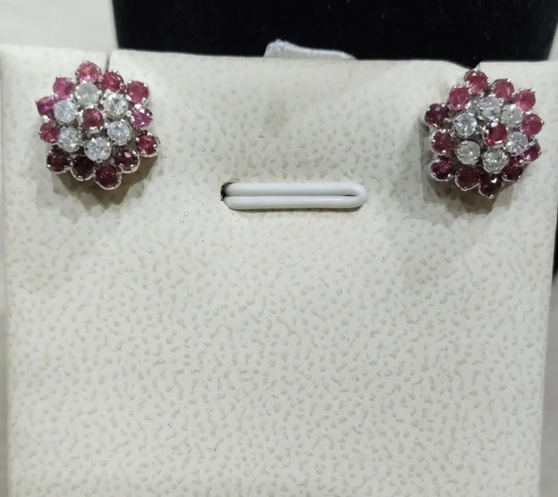 حجر الماس مع الياقوت