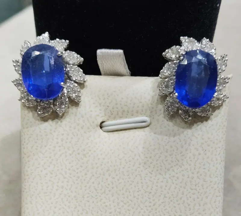 حلق الماس مع حجر الزفير