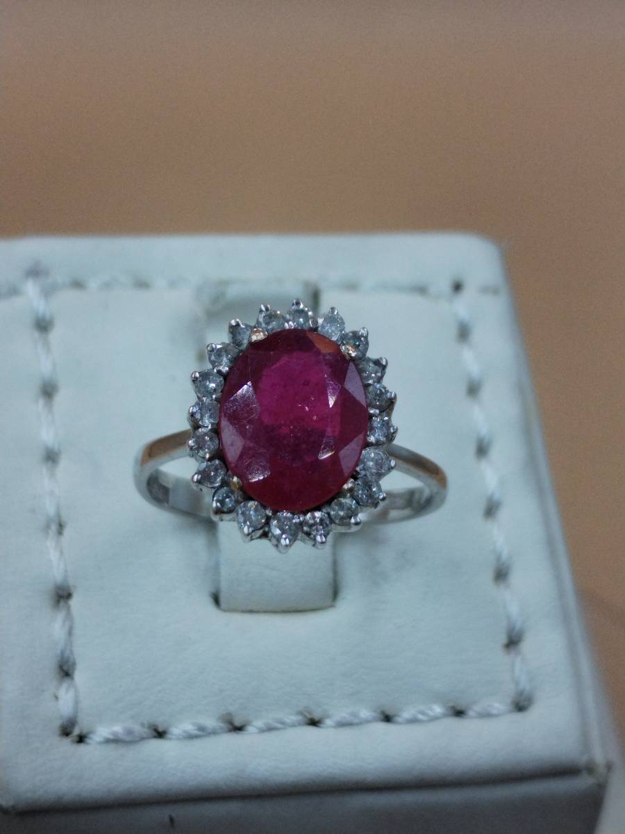 خاتم الماس مع حجر الياقوت